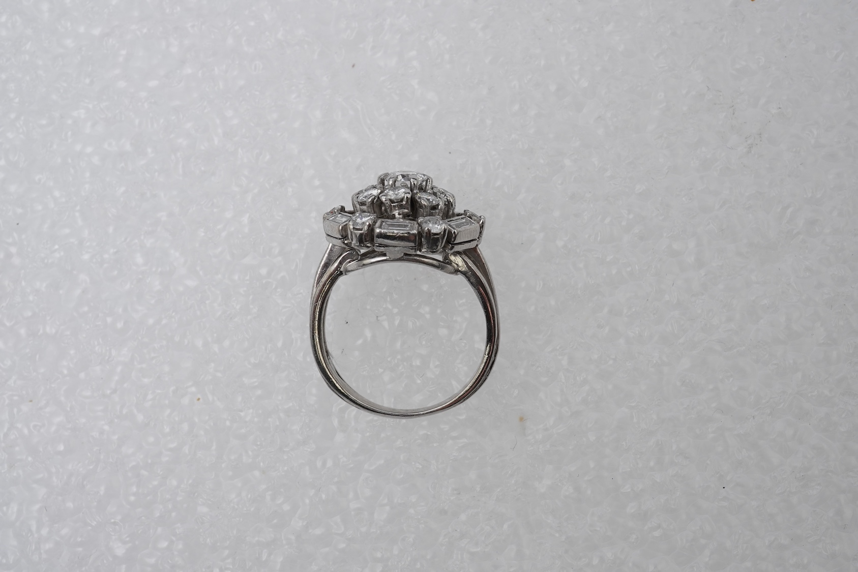 A diamond cluster ring